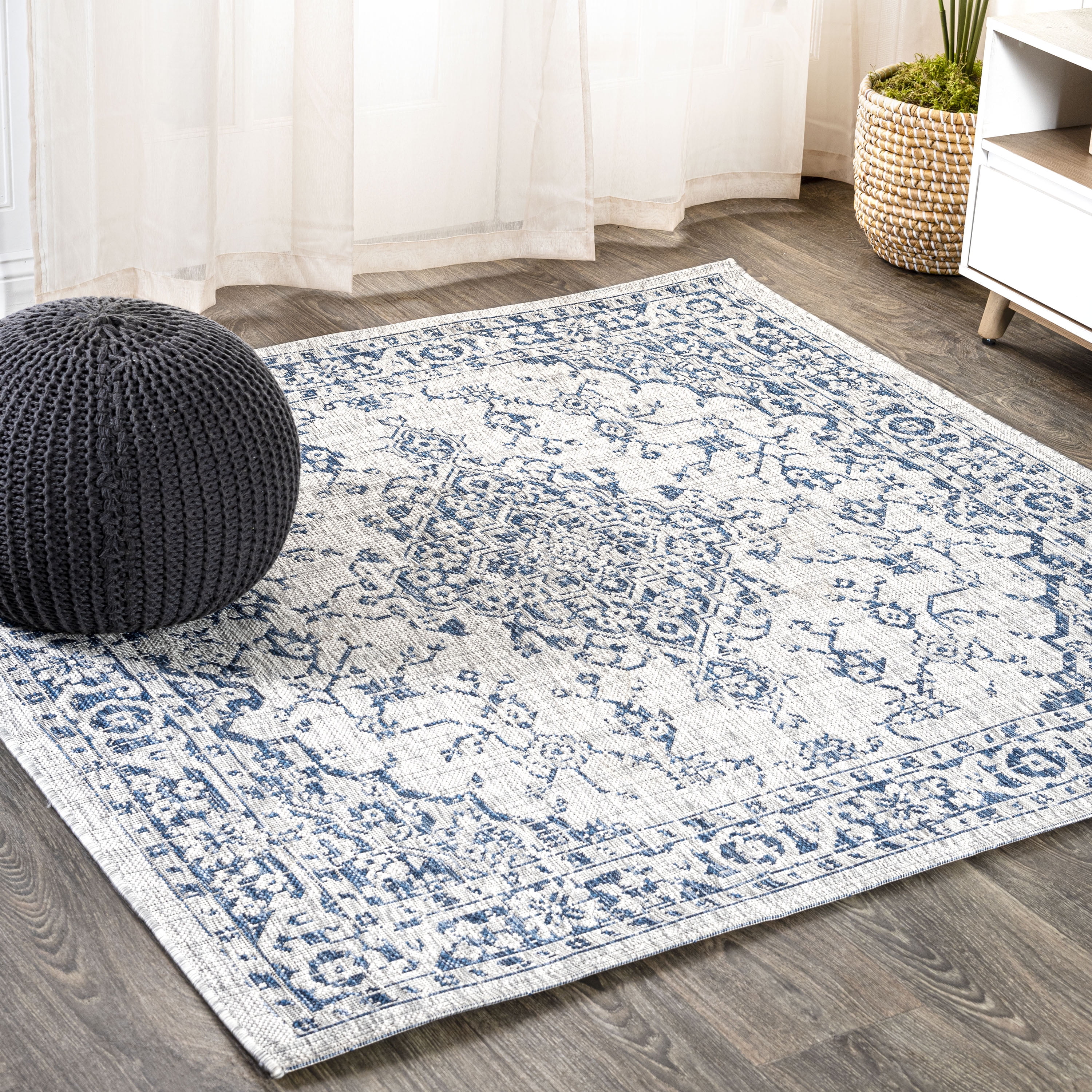 Rozetta Gray and Navy Medallion 5' Square Indoor/Outdoor Rug