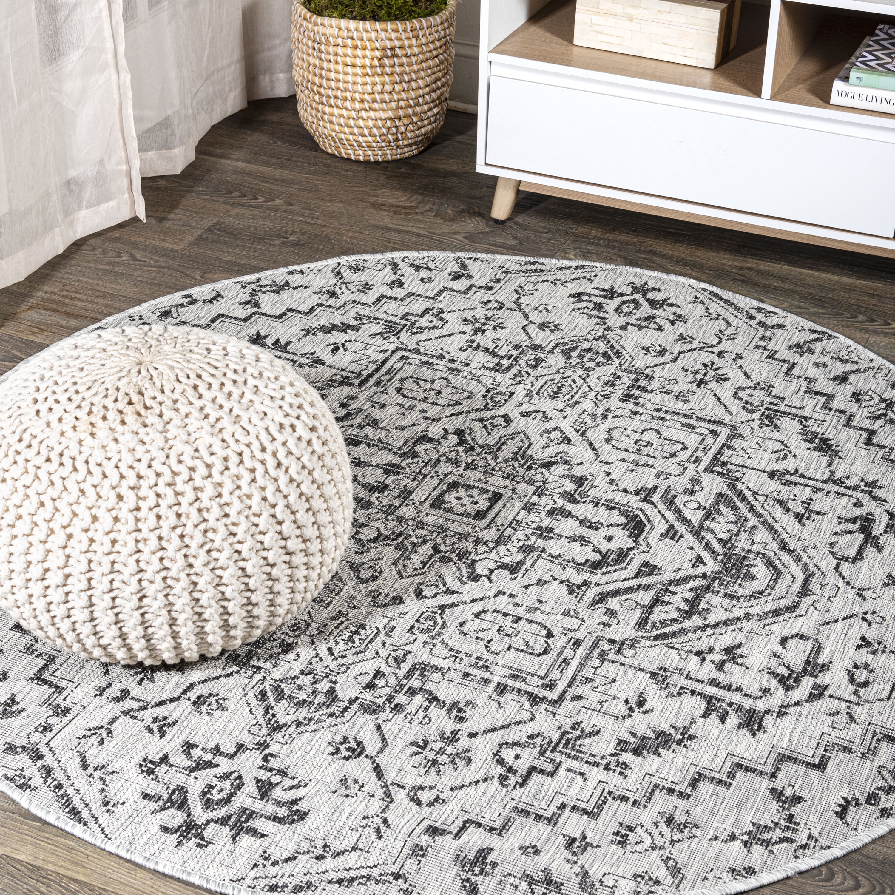 Estrella Bohemian Medallion Black/Gray 5' Round Synthetic Area Rug