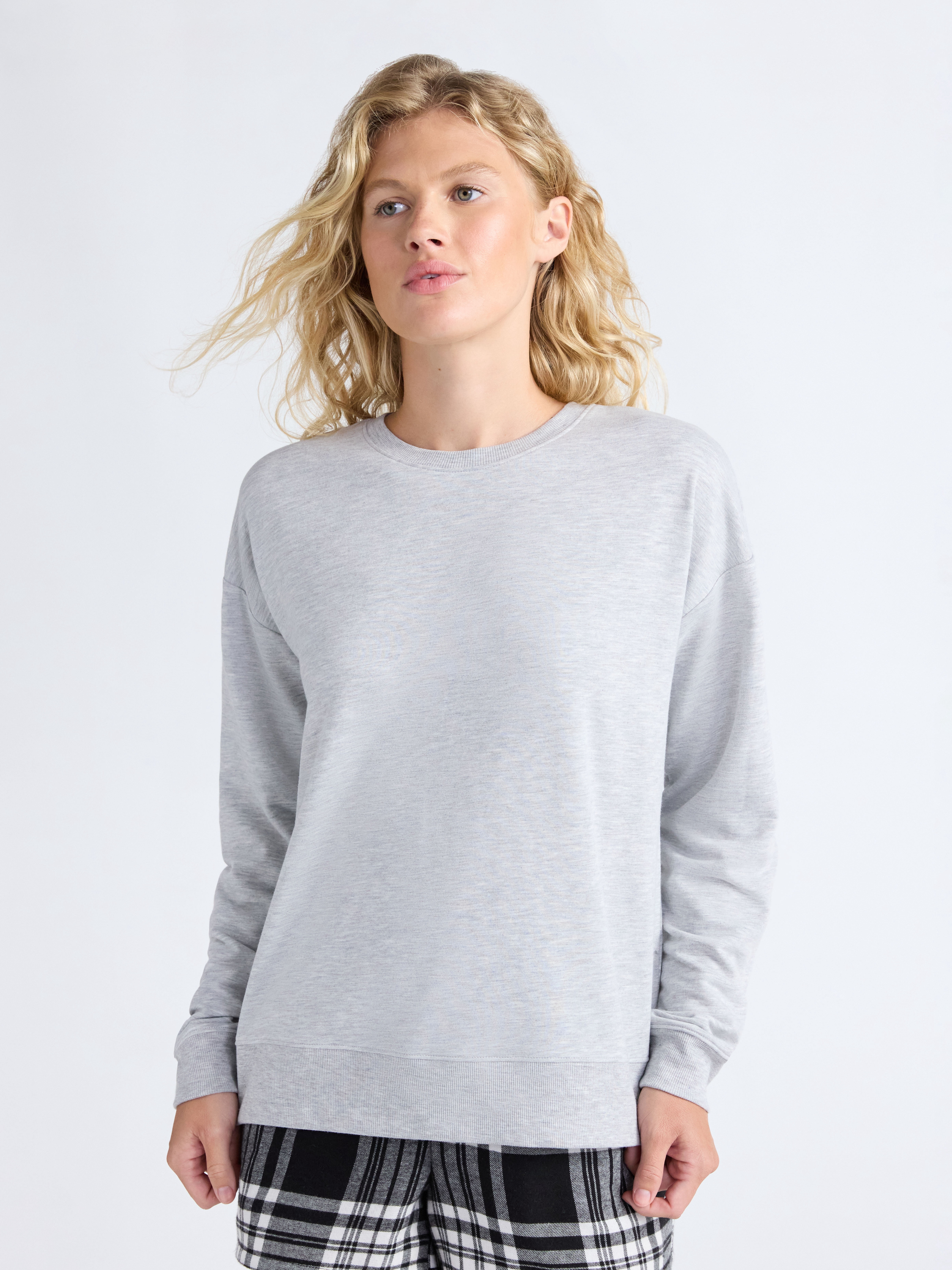 Joyspun Women's Fleece Drop Shoulder Sleep Top with Long Sleeves, Sizes XS-3X