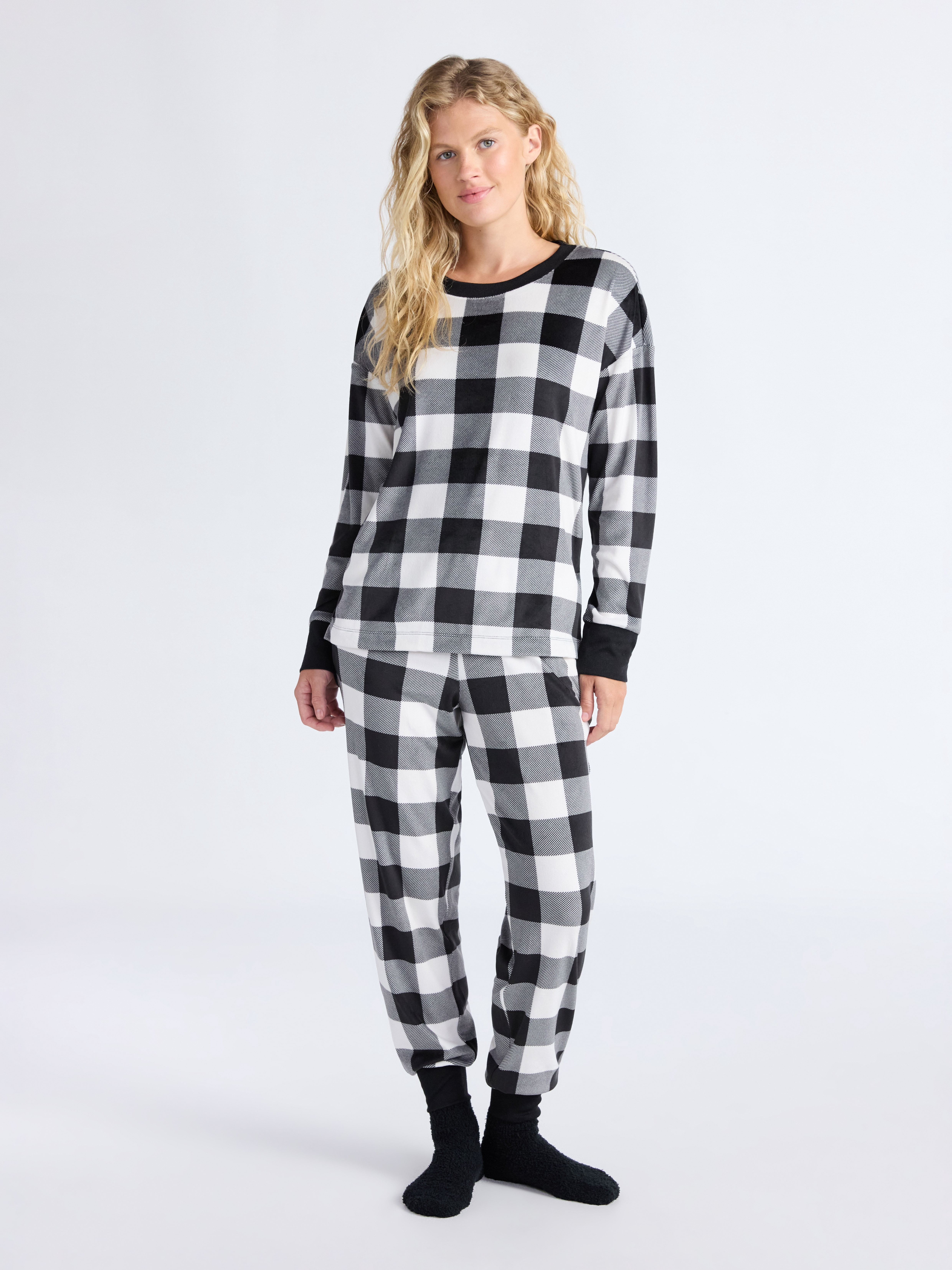 Joyspun Women’s Stretch Velour Long Sleeve Top, Pants, and Socks Pajama Set, 3-Piece, Sizes XS-4X
