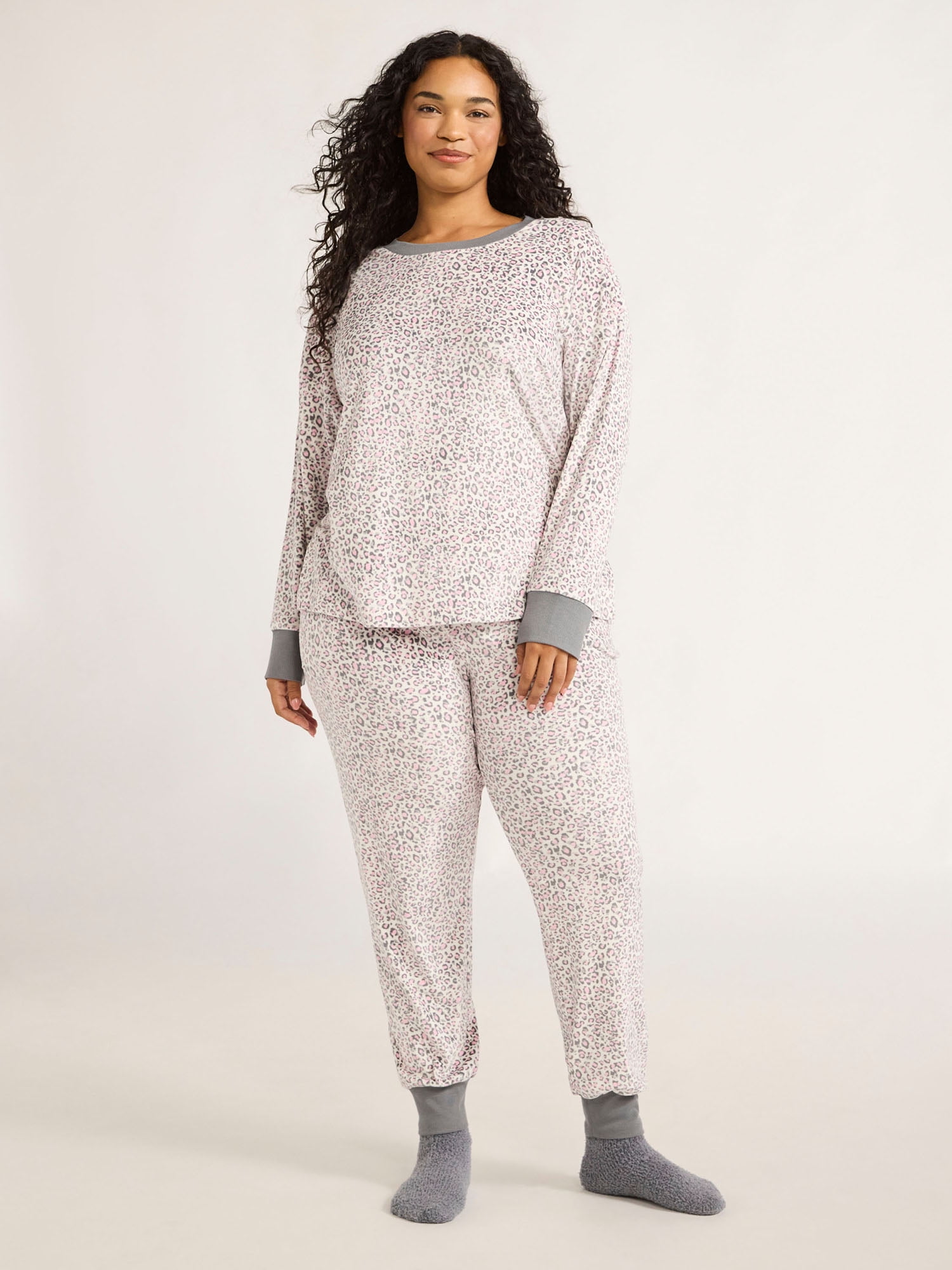 Joyspun Women's Stretch Velour Pajama Set with Sock, 3-Piece Set, Sizes S to 3X