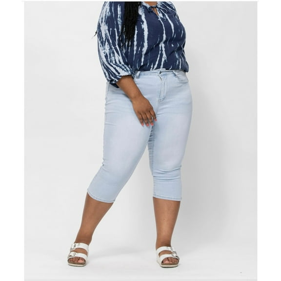 Judy Blue Mid Rise Light Denim Capris Women's Plus
