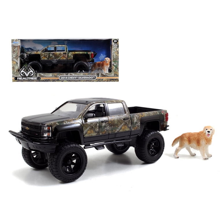 Jada Toys 1:24 2014 Chevrolet Silverado Pickup Truck with Dog