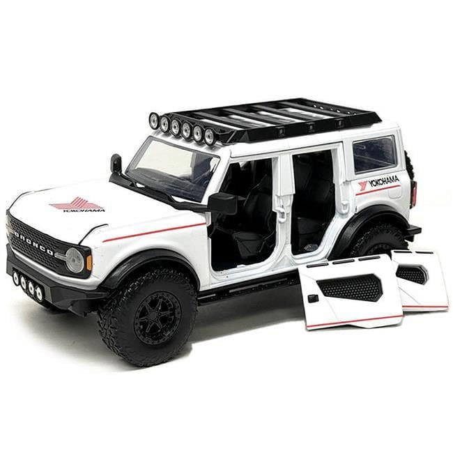 ミニカー 1:24 TRUCKS w/RACK &amp; WHEELS 2021 Ford Amazon.com: Just Trucks 1:24 2021 Ford Bronco Die-Cast Car