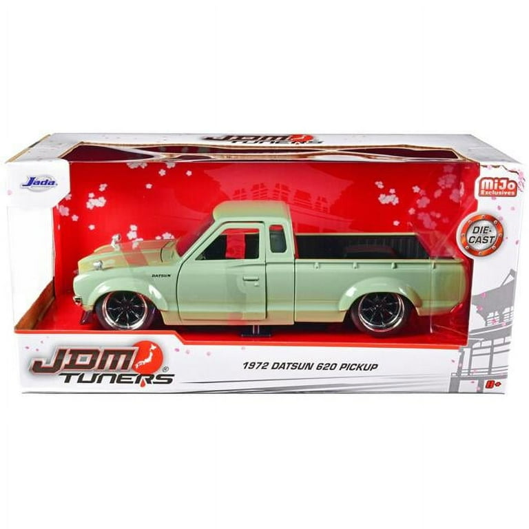 1/24？　1972 DATSUN 620 PICKUP 1972 DATSUN 620 PICKUP TRUCK 1/24 with EXTRA WHEELS BLUE