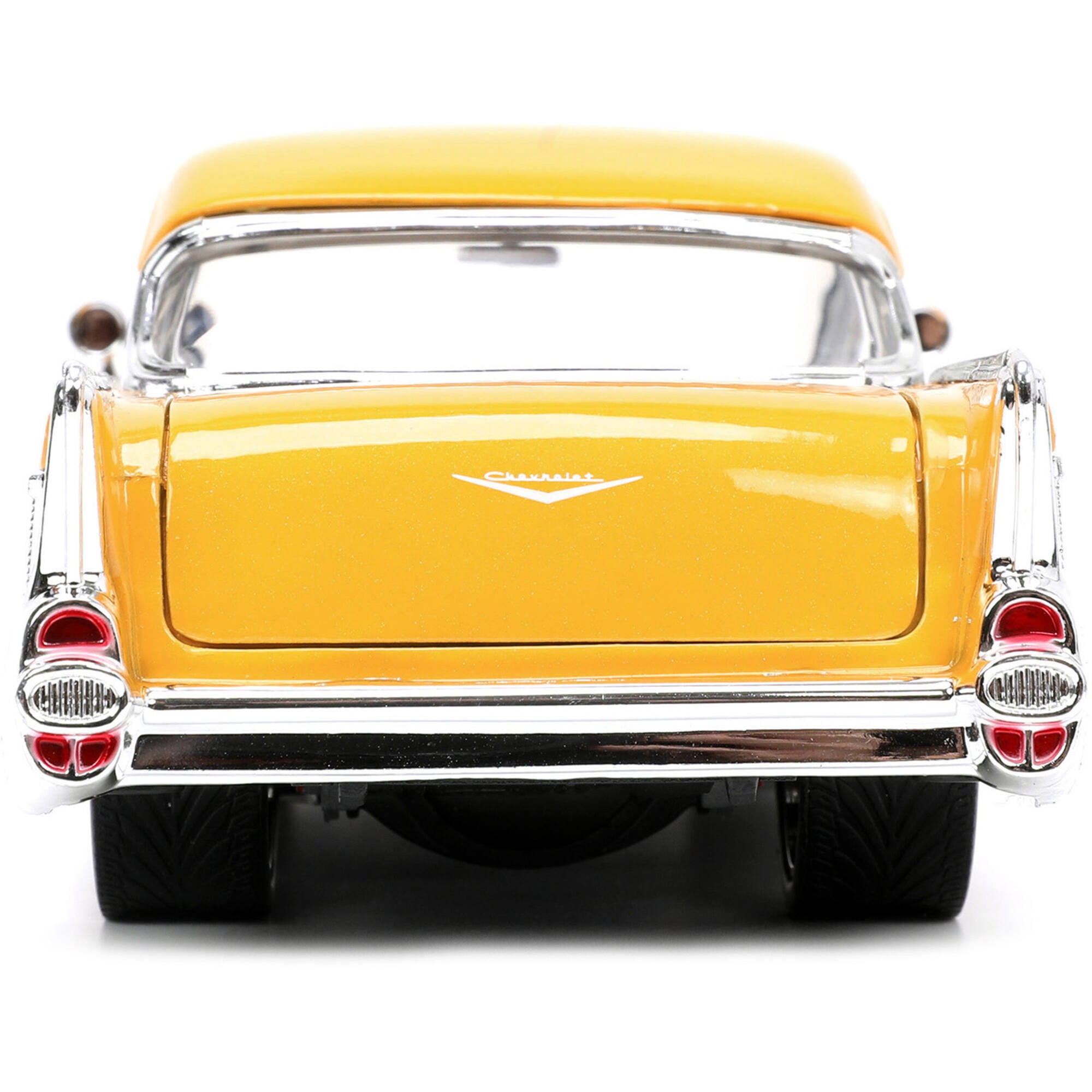 Jada Toys Big Time Muscle 1:24 1957 Chevy Bel-Air Die-cast Car