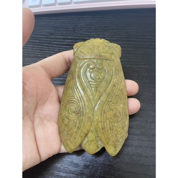 Jade Cicada Hand Carved Figurine Desk Ornament Shelf Home Decor