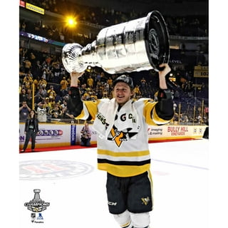 https://i5.walmartimages.com/seo/Jake-Guentzel-Pittsburgh-Penguins-Unsigned-2017-Stanley-Cup-Champions-Raising-Cup-Photograph_aa5a62db-8758-48ef-b6c5-a8206c95e2c0.69f91a2577392be91e742b37ad2d8bcb.jpeg?odnHeight=320&odnWidth=320&odnBg=FFFFFF