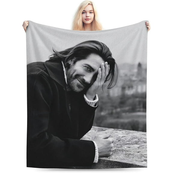 Jake Gyllenhaal Blanket Soft and Warm Lightweight Fluffy Throws Blankets Rug Carpet Gift for Beach Yoga Bedroom Living Room Decoration Sofa Camping Trip Dorm Decor All Season