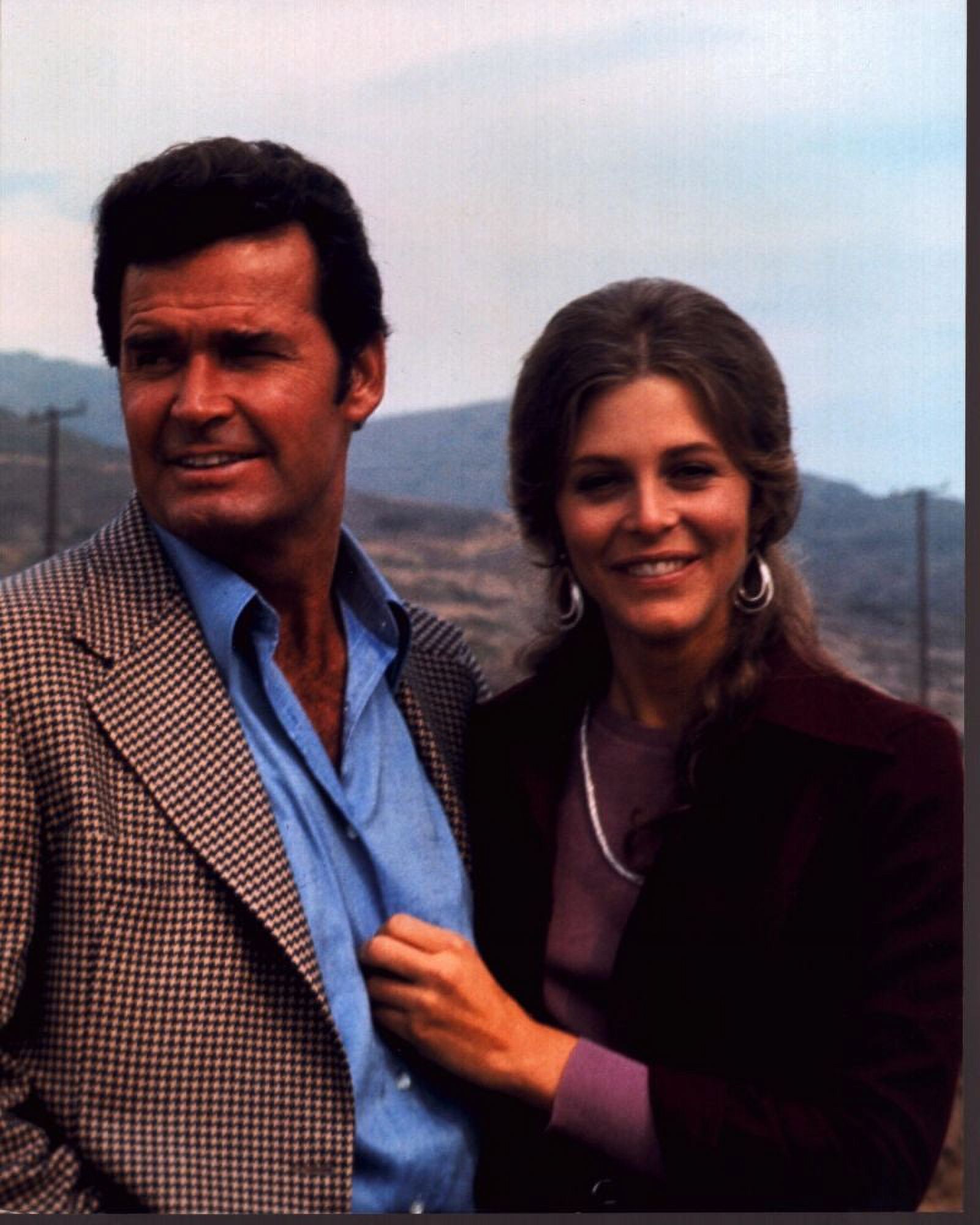 James Garner And Lindsay Wagner In The Rockford Files Photo Print (8 x