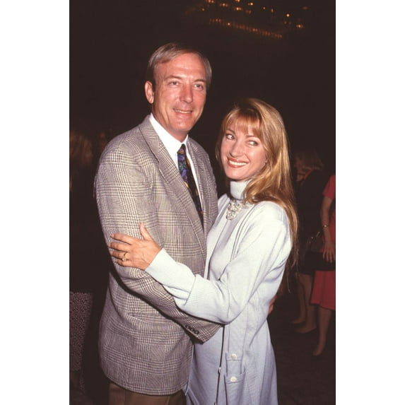 James Keach And Jane Seymour Hugging At 17Th Crystal Awards Photo Print (8 x 10) - Item # CPA3844