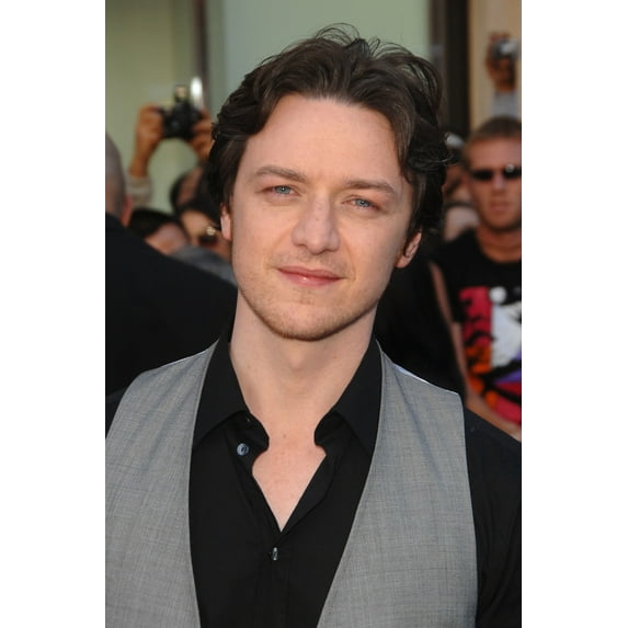 James Mcavoy At Arrivals For Gnomeo And Juliet Premiere, El Capitan Theatre, Los Angeles, Ca January 23, 2011. Photo By Michael GermanaEverett Collection Celebrity (16 x 20)
