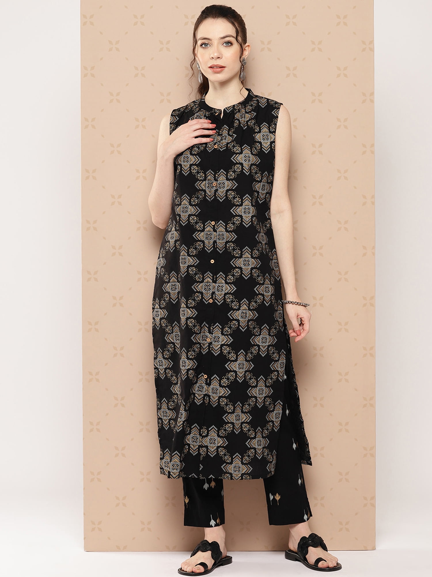 Women ethnnic black buying printed cotton kurta with crop pant