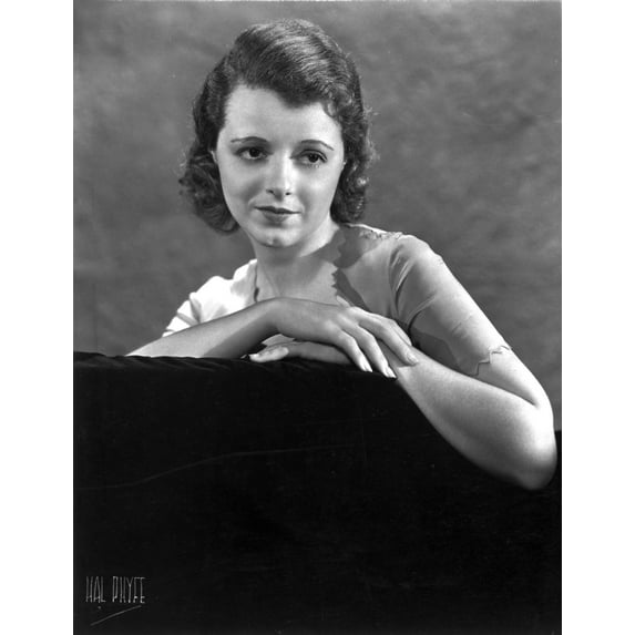 Janet Gaynor Leaning on a Couch Portrait Photo Print (24 x 30)