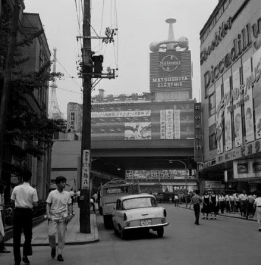 Japan Tokyo Intersection of Ginza Canvas Art - (18 x 24)