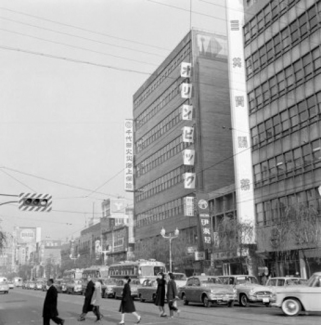 Japan Tokyo Street scene Ginza Canvas Art - (24 x 36)