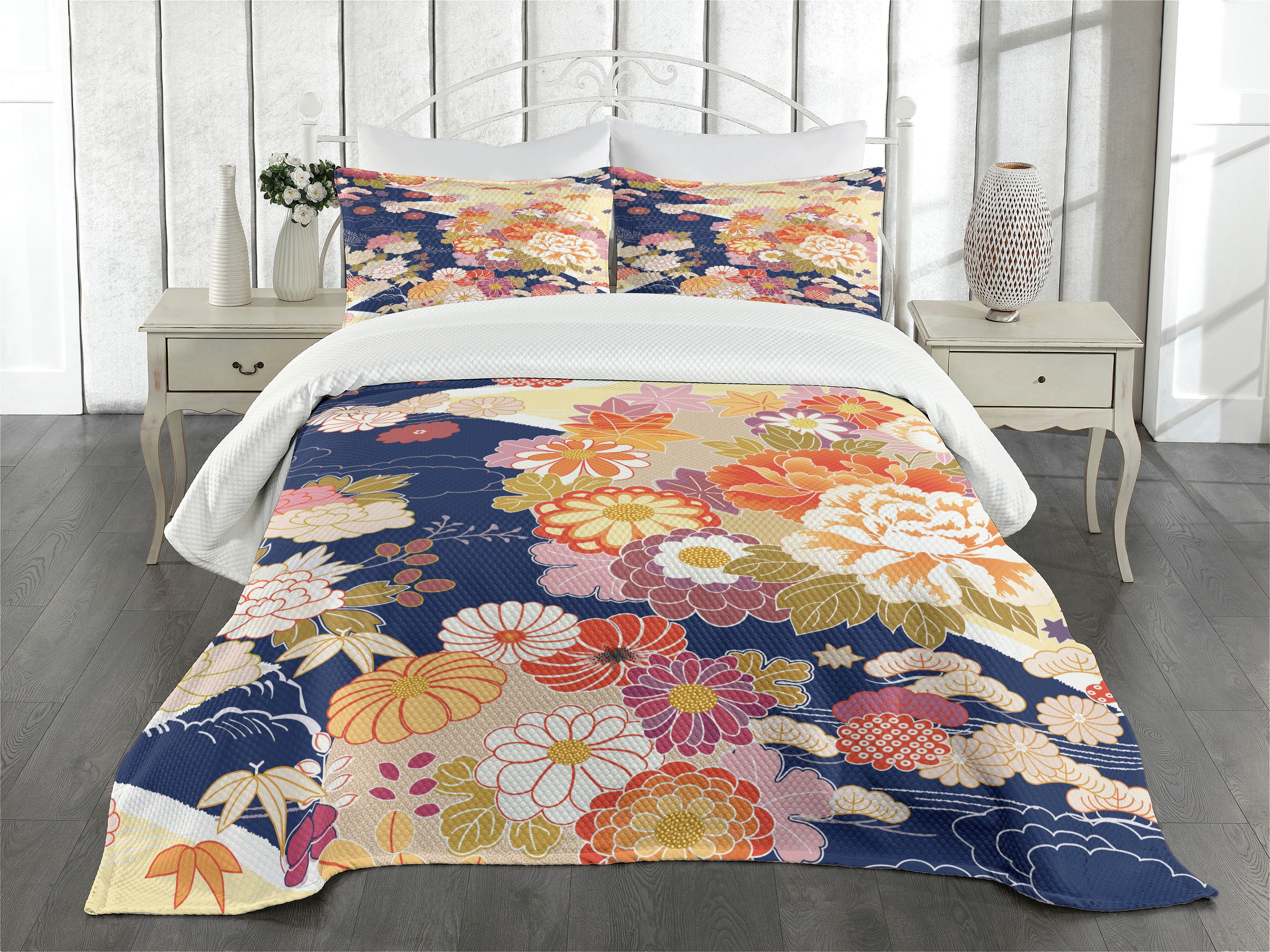 Japanese Bedspread Set King Size, Traditional Kimono Motifs Composition