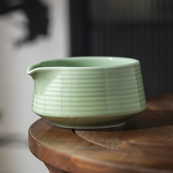 Japanese Matcha Bowl Handmade Ceramic Matcha Cup with Spout for Tea Ceremony Green 500ml Capacity