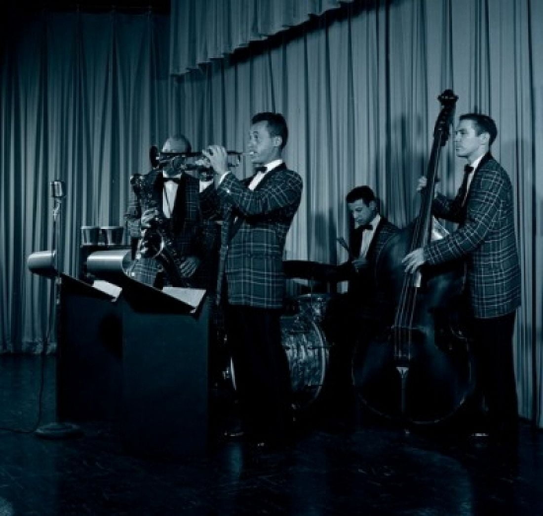 Jazz band playing on stage Canvas Art - (24 x 36)