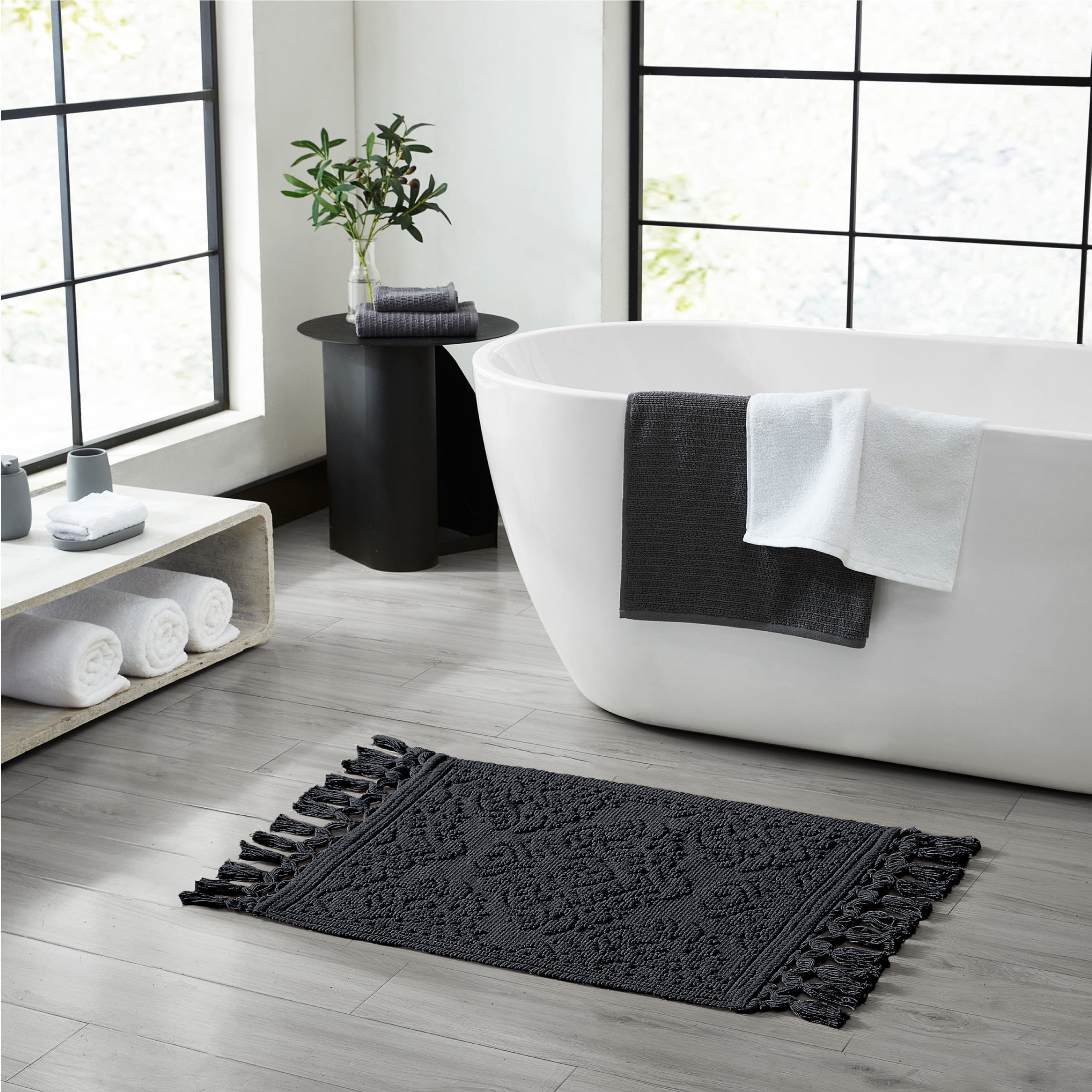 Jean Pierre Ricardo Cotton Fringe 27 x 45 in. Bath Rug, Black
