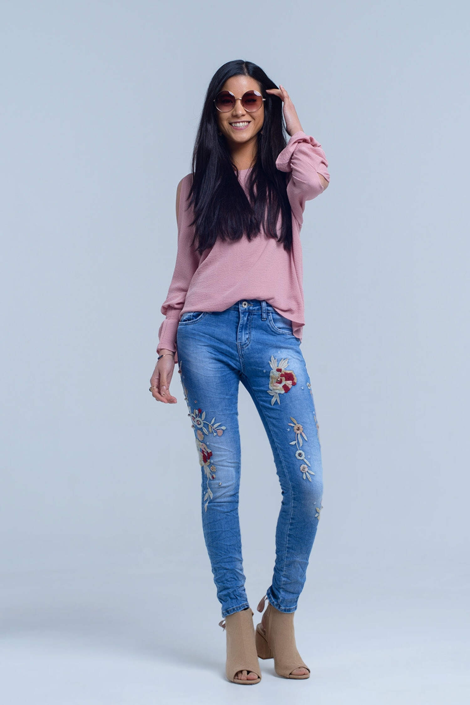 Jeans with floral embroidery