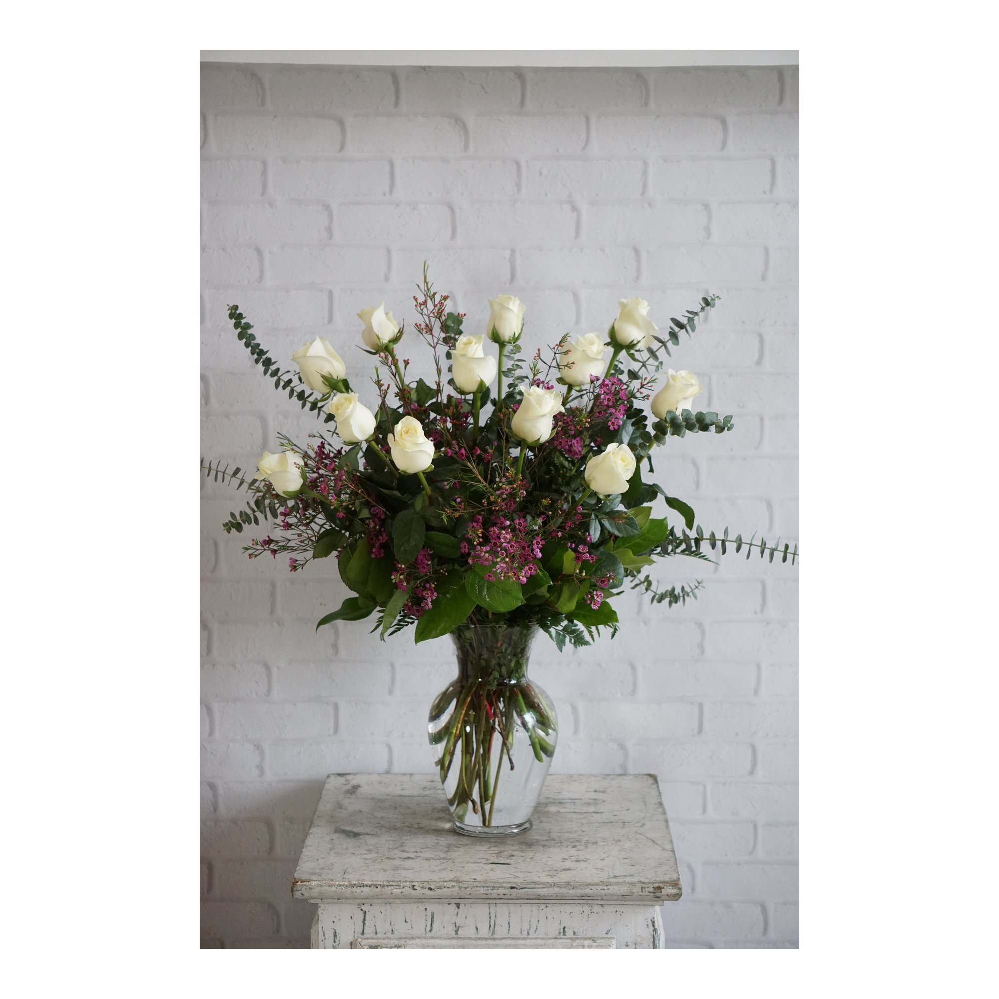 Jennies Flowers Ultimate Dozen White Roses