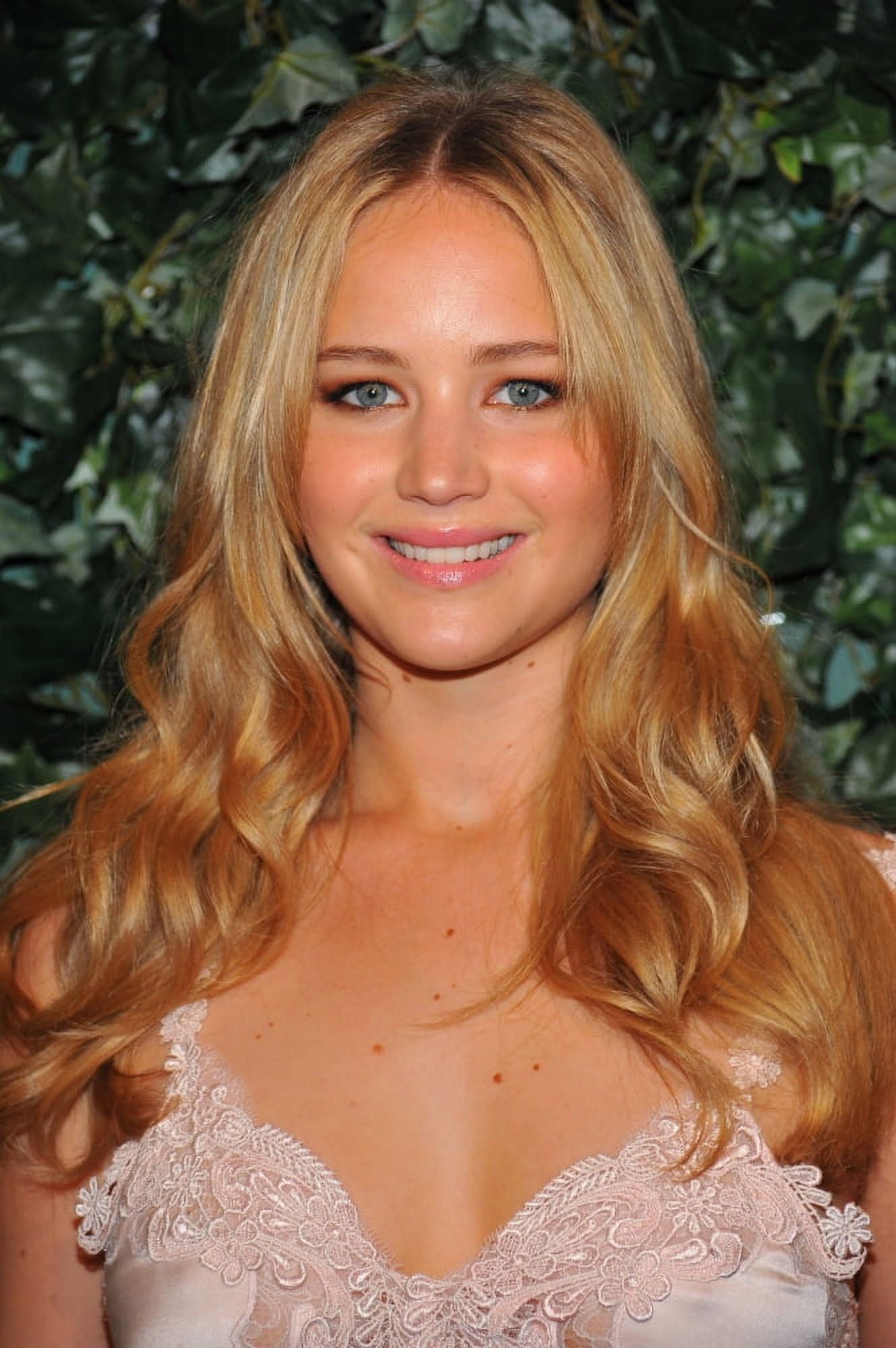 Jennifer Lawrence At Arrivals For Qvc Red Carpet Style Party Canvas Art - (16 x 20)