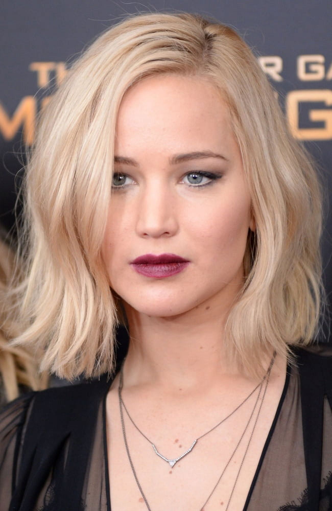 Jennifer Lawrence At Arrivals For The Hunger Games Mockingjay Part 2 Premiere Canvas Art - (16 x 20)