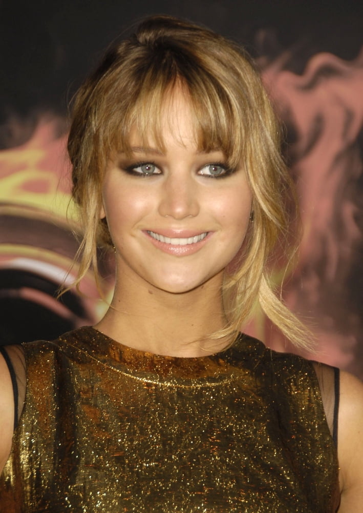 Jennifer Lawrence At Arrivals For The Hunger Games Premiere Canvas Art - (16 x 20)