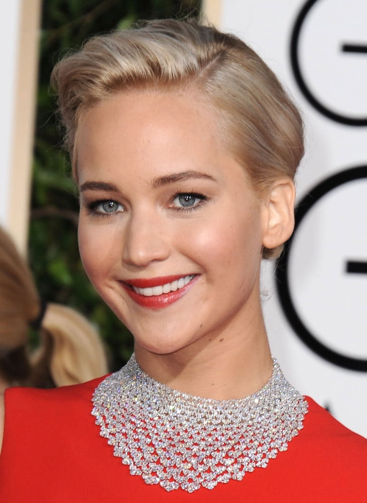 Jennifer Lawrence (Wearing A Chopard Necklace) At Arrivals For 73Rd Annual Golden Globe Awards 2016 - Arrivals 4 Canvas Art - (16 x 20)