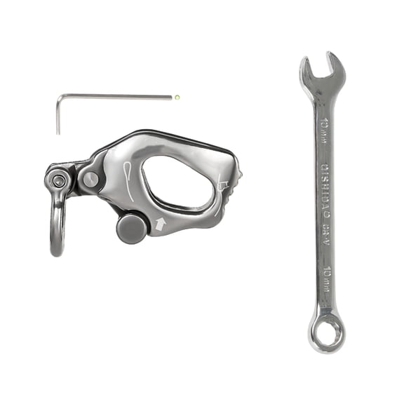 Jesscasday Rescuing Downhill Equipment Ear Belaying and Rappelling Safety for Rock Climbing