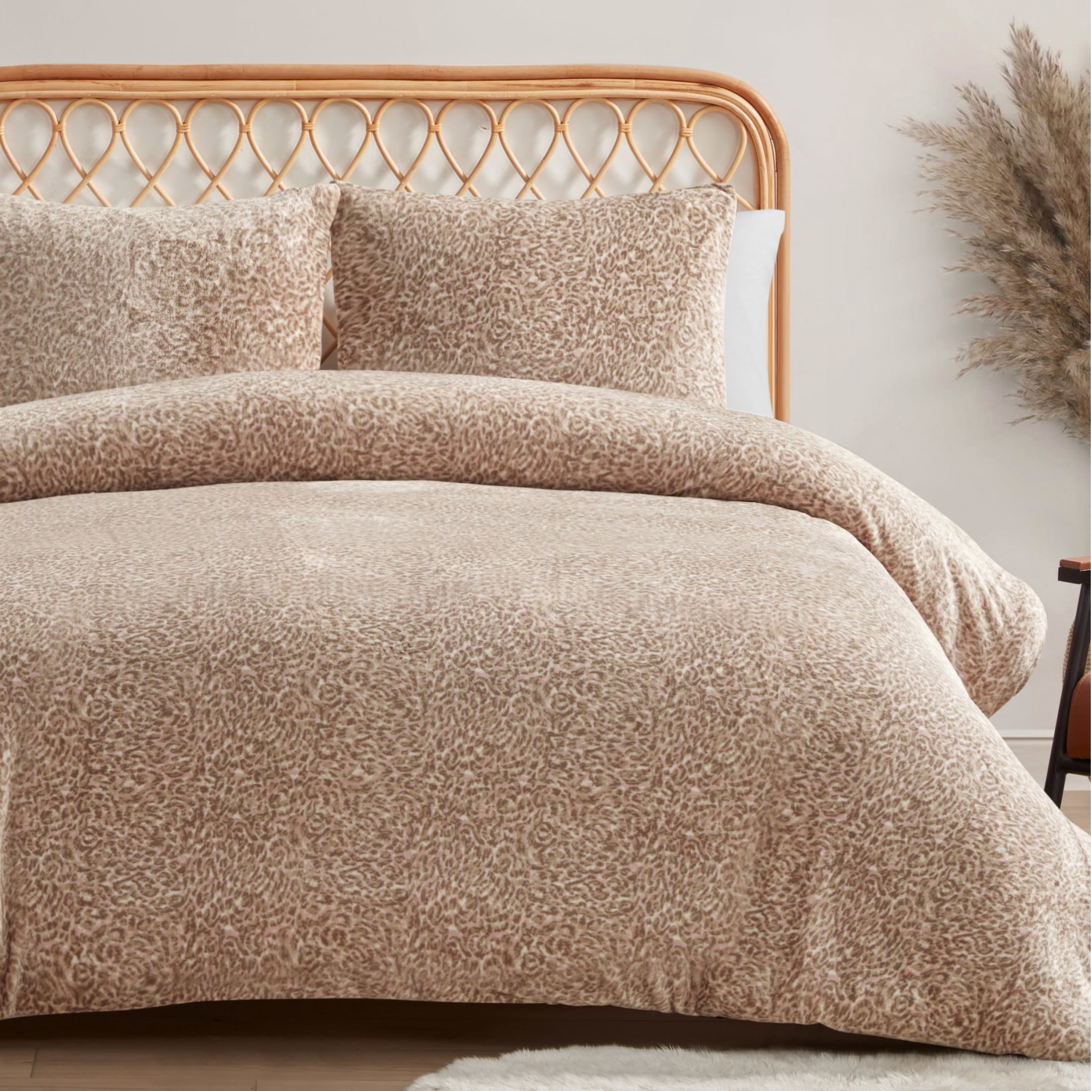 Jessica Simpson Blush Pink Leopard Printed Plush Duvet Cover Set Twin/Twin XL Size - 2 Piece Set
