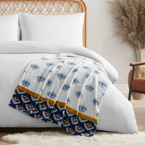 Jessica Simpson Plush Throw Blanket, White / Navy, 50" x 70"