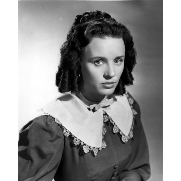 Jessica Tandy Portrait in Grey Blouse with White Broad Collar Photo Print (8 x 10)