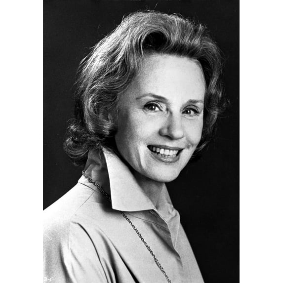 Jessica Tandy Portrait in White Long Sleeve Coat and Long Chain Necklace Photo Print (8 x 10)