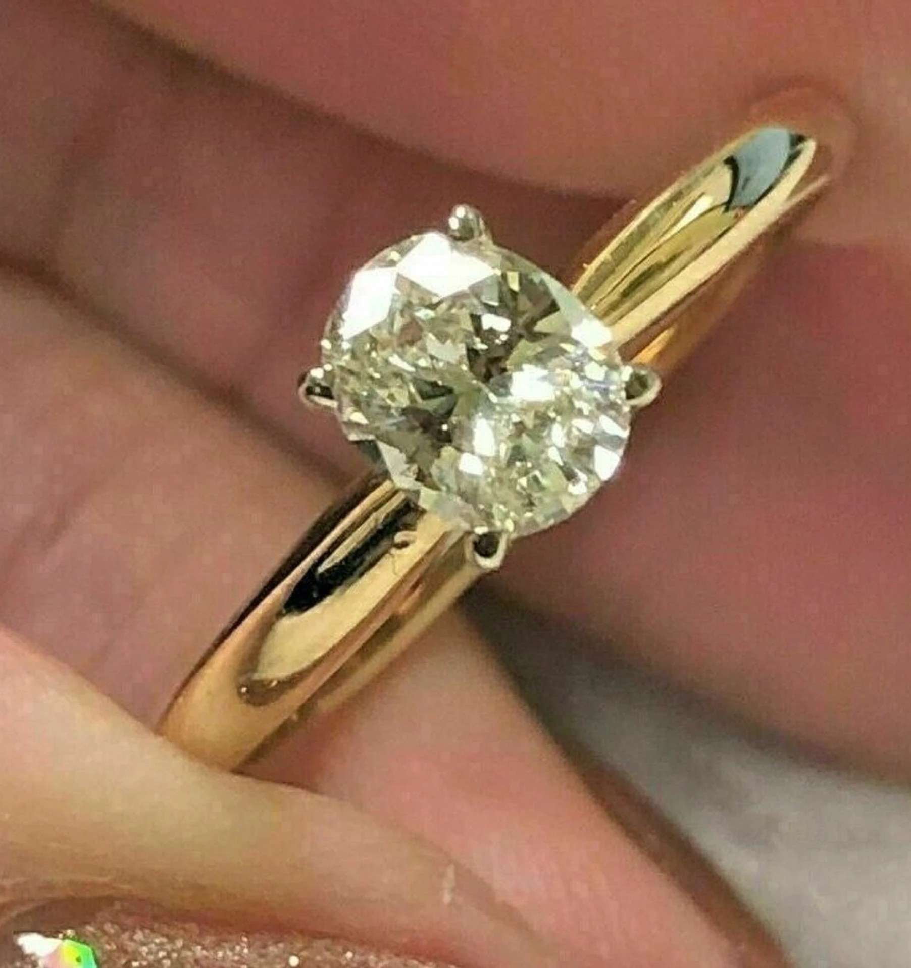 Engagement Ring Moissanite Comfort-Fit 18K Gold – Amelia main image 1