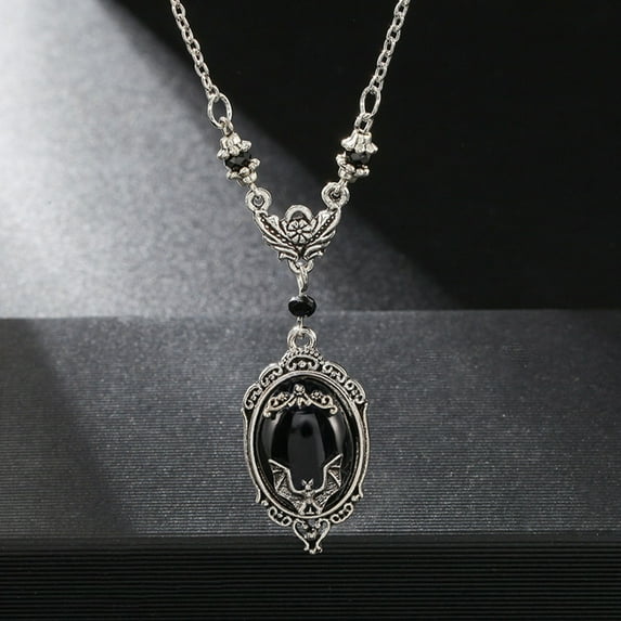 Jiaroswwei Vintage Pendant Necklace Exquisite Gothic Halloween Bat Necklace for Party