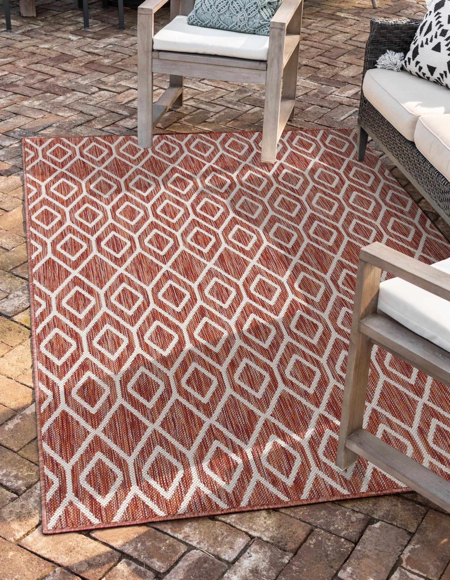Rust and White Geometric Flat Woven Outdoor Rug, 4' x 6'