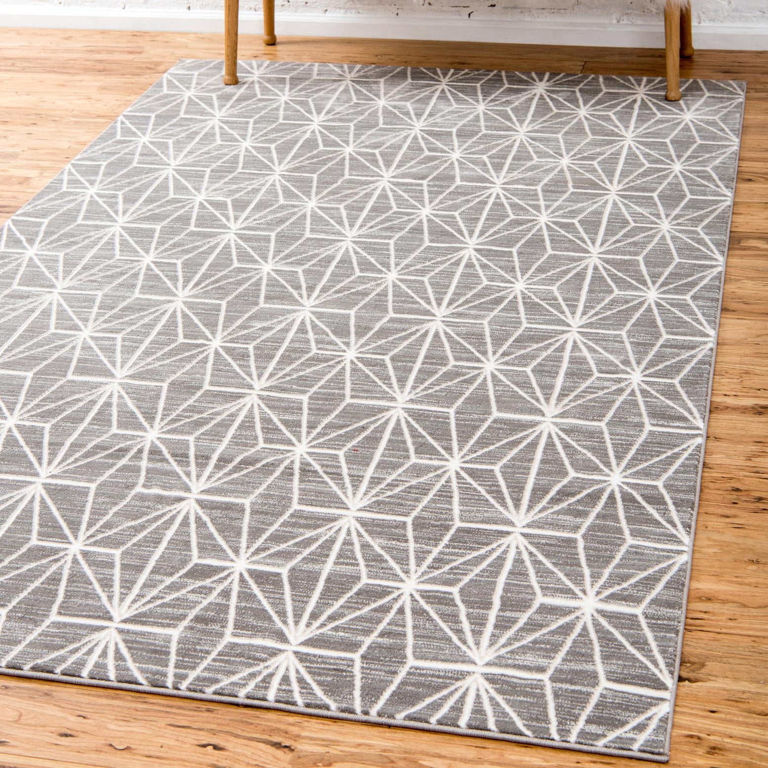 Reversible Geometric Gray Synthetic 5' x 8' Area Rug
