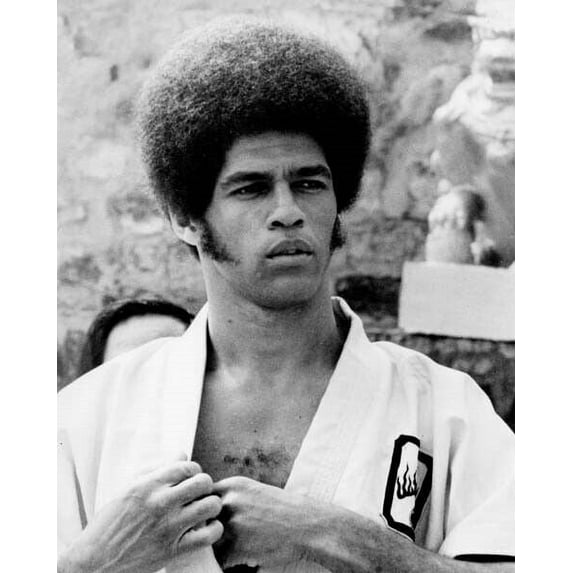Jim Kelly as Williams in martial arts robe 1973 Enter The Dragon 8x10 inch photo