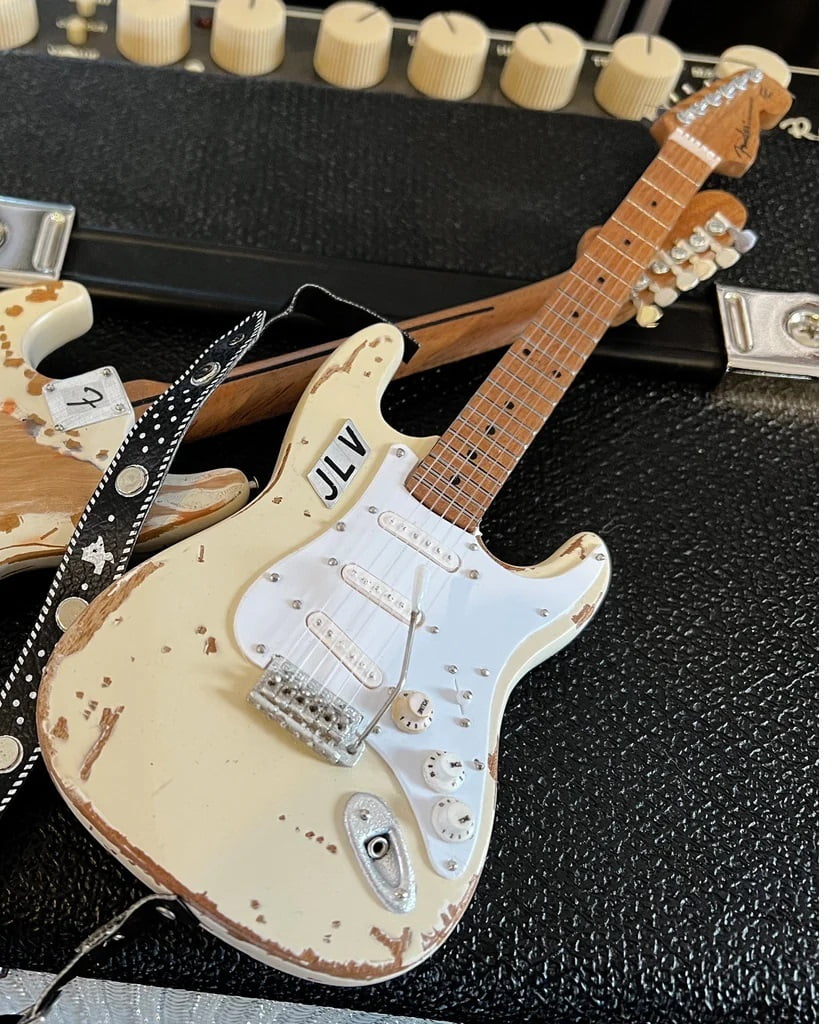 Axe Heaven Jimmie Vaughan Signature Fender Stratocaster Custom Vintage White Mini Guitar Replica Collectible FS-034