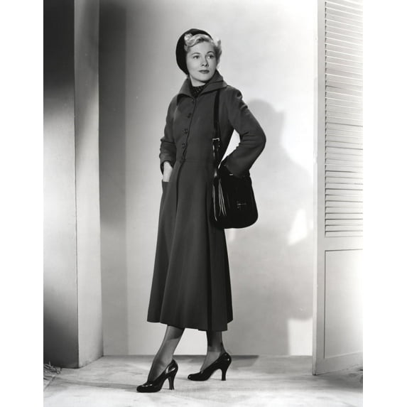 Joan Fontaine Lady in Black Looking Up Portrait Photo Print (8 x 10)