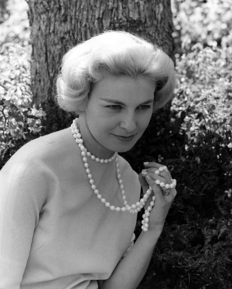 Joanne Woodward Canvas Art - (16 x 20)