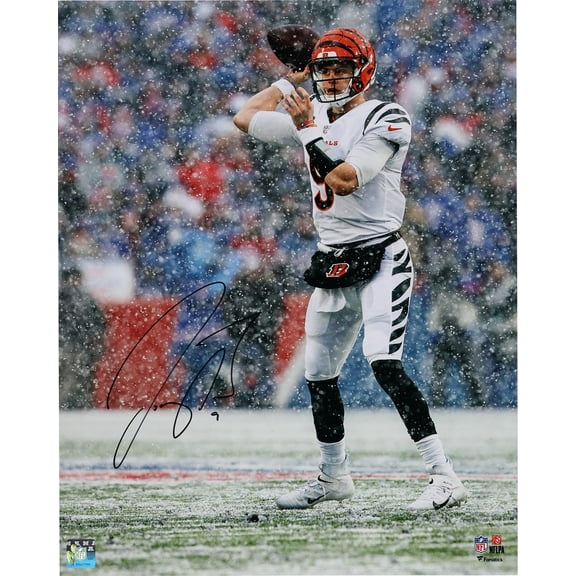 Joe Burrow Cincinnati Bengals Autographed 16" x 20" Passing in the Snow with White Jersey Photograph - Fanatics Authentic Certified