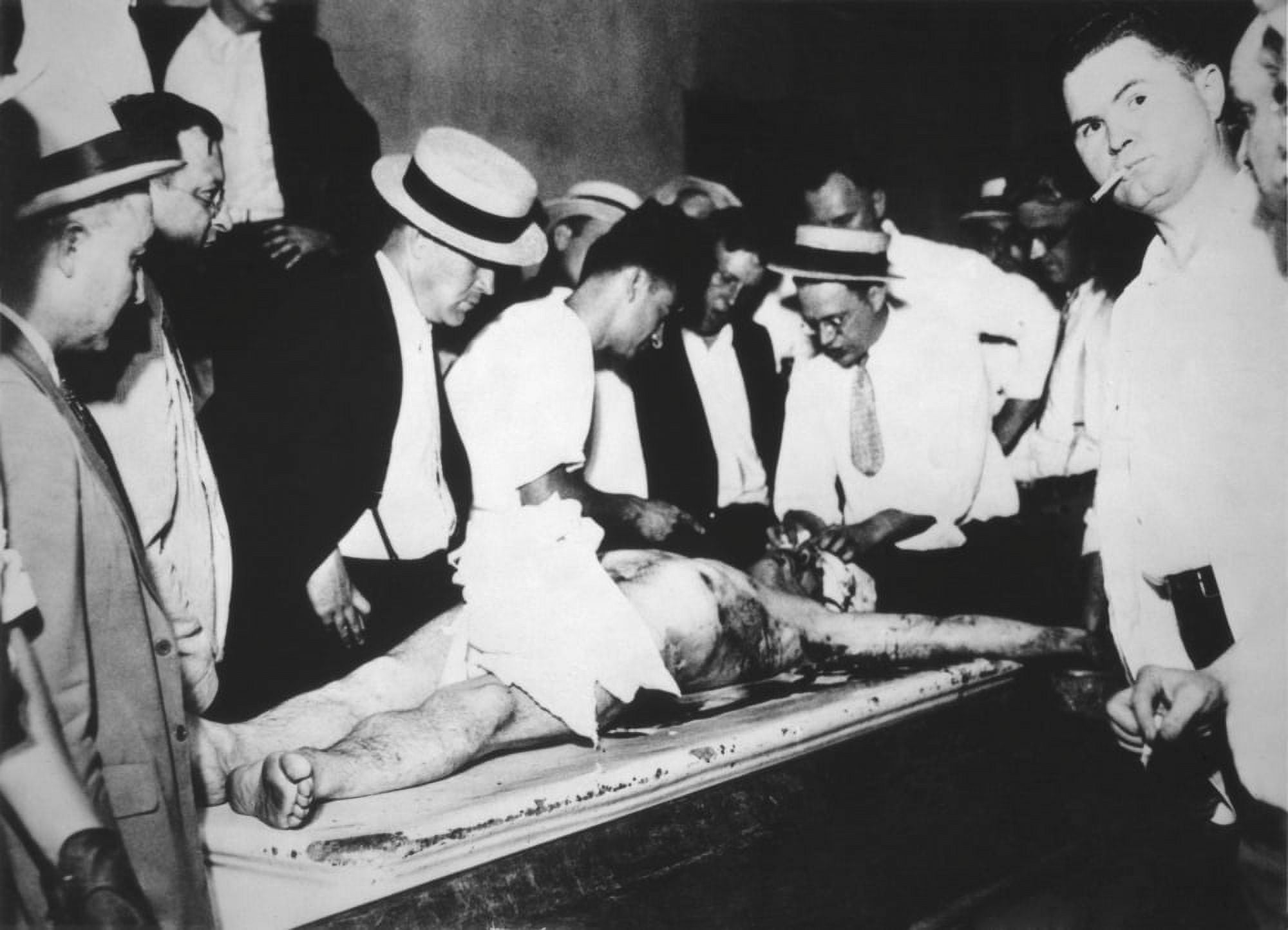 john-dillinger-s-bloody-corpse-in-the-chicago-county-morgue-he-was