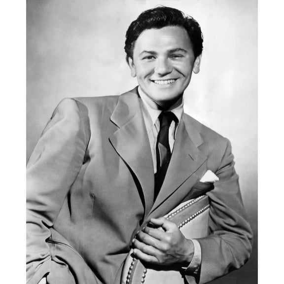 John Garfield Warner Brothers Portrait Ca. Early 1940S Photo Print (8 x 10)