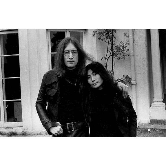 John Lennon and Yoko Ono Photo Print (30 x 24)
