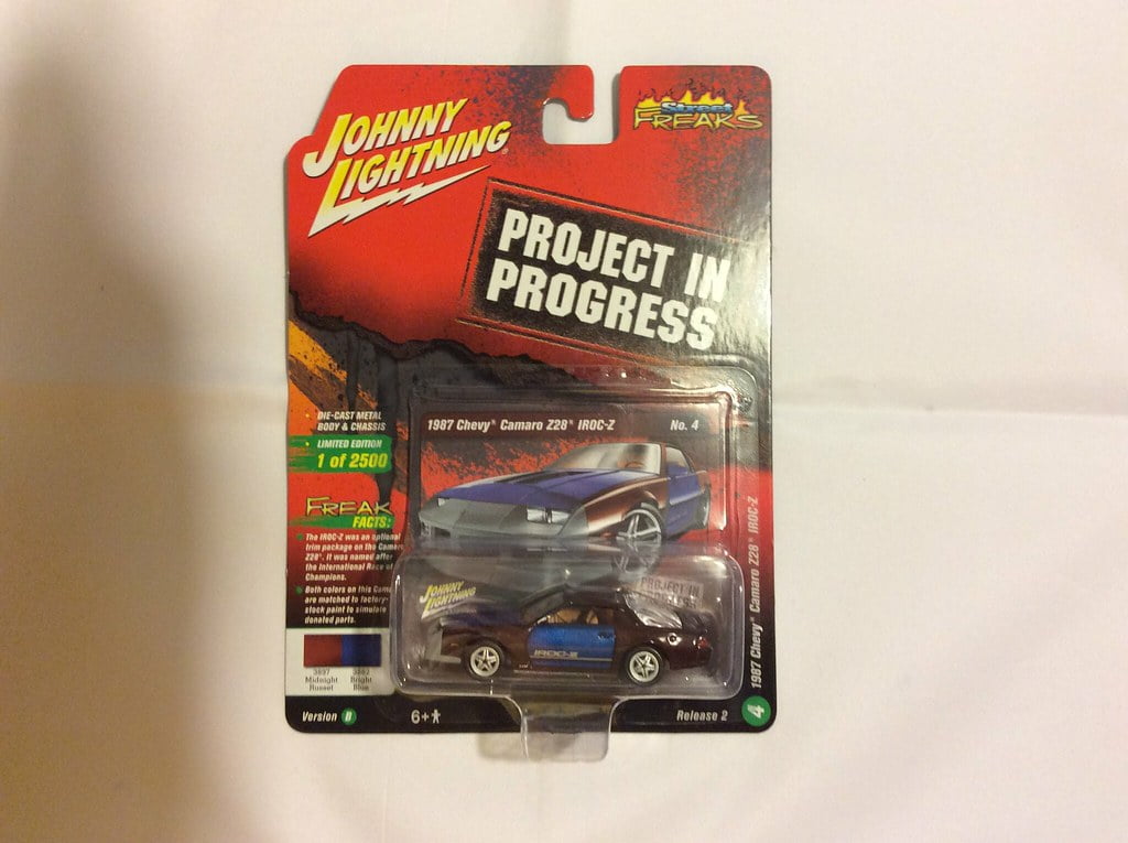 Johnny Lightning 1:64 Scale Russet & Blue 1987 Chevy Camaro