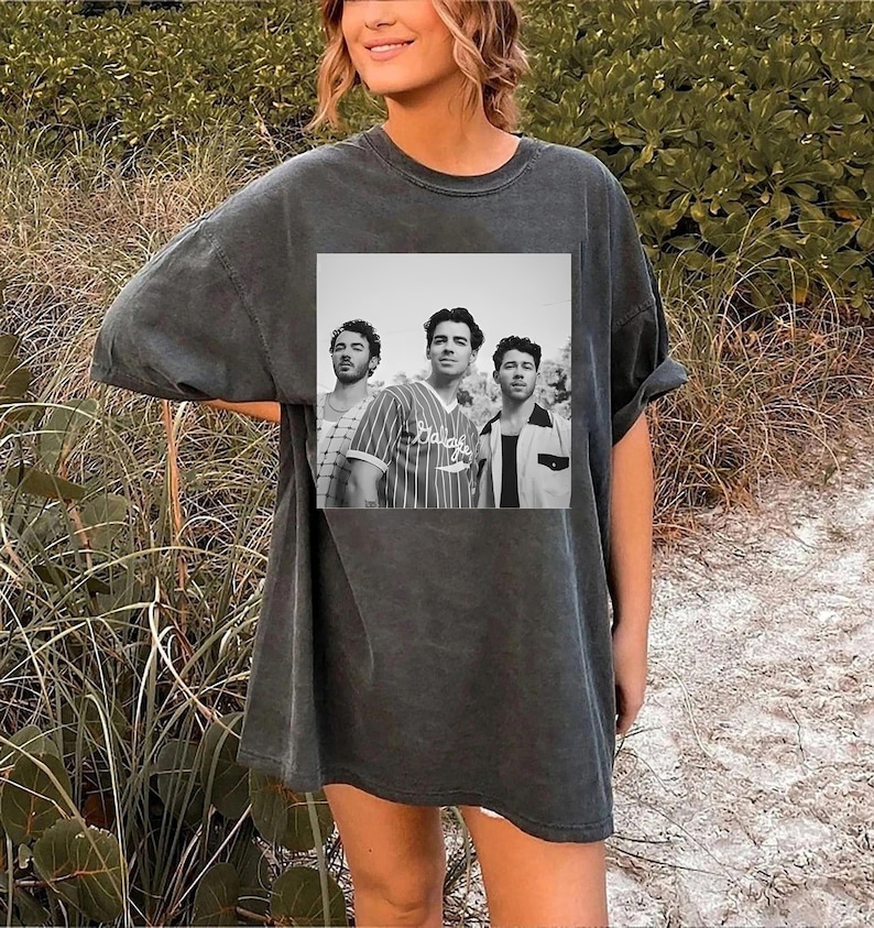 Jonas Brothers Vintage TShirt, Jonas Five Albums One Night Tour Shirt