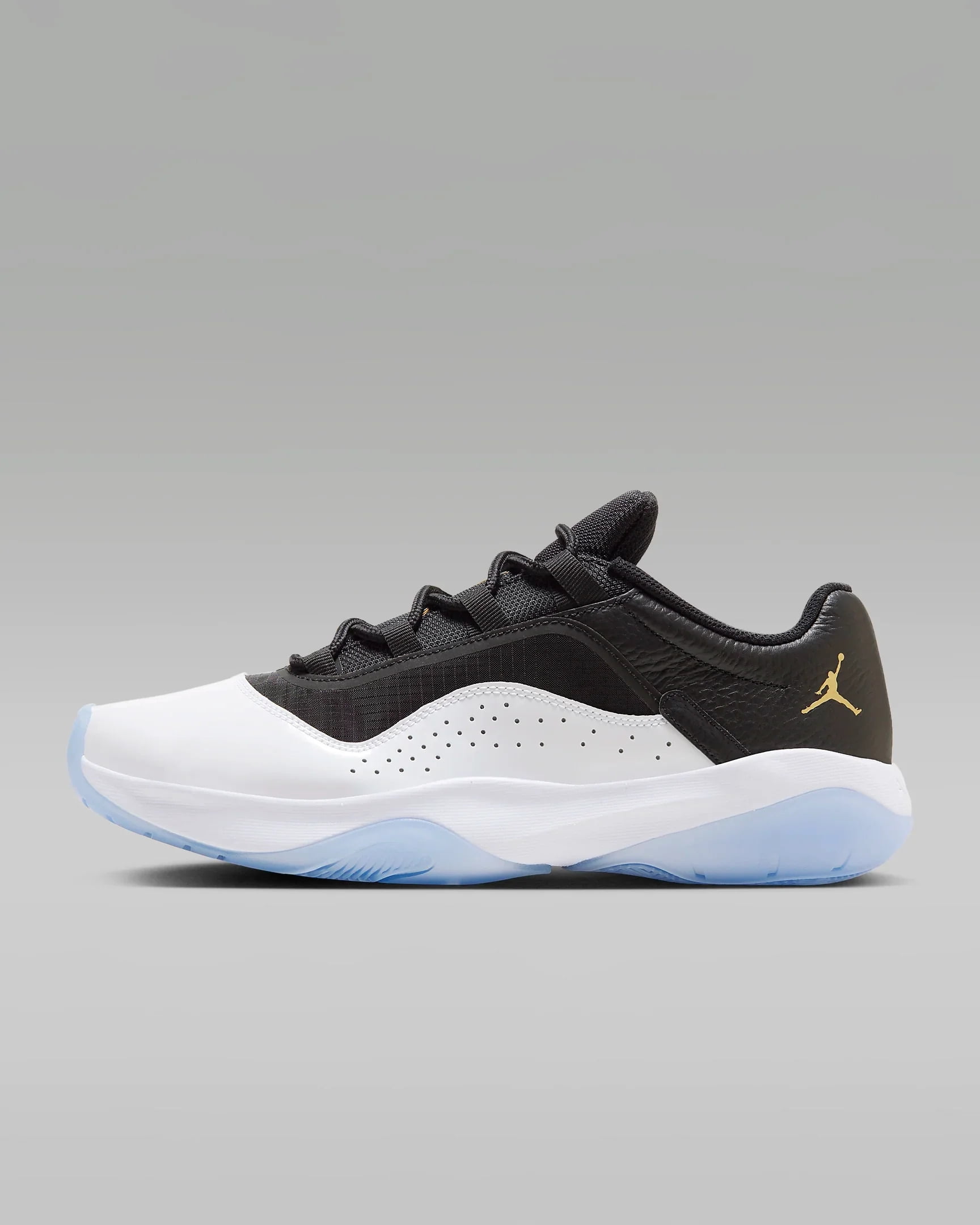 Air jordan 11 low black and white hotsell